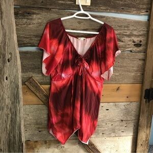 JIALI Plus Size 4X Red Tie Dye Sharkbite Hem Short Sleeve Top